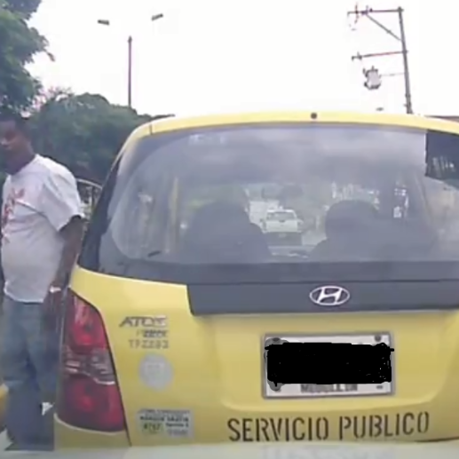 El altercado sucedió en la calle 30, muy cerca al Parque de Belén. FOTO: REDES SOCIALES
