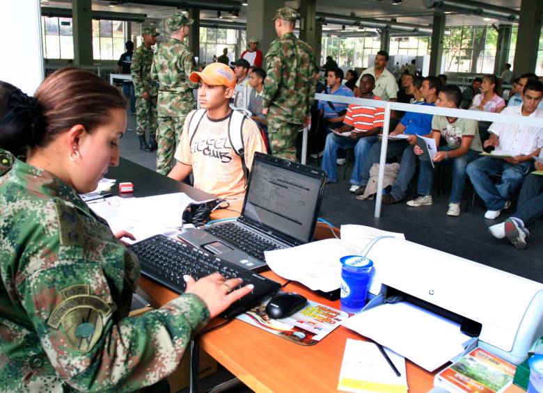 El servicio social pretendía ser una alternativa al servicio militar obligatorio. FOTO JUAN ANTONIO SÁNCHEZ OCAMPO 