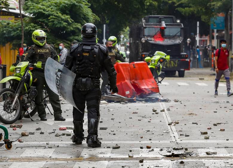 El proyecto de ley también restringe el uso de algunas armas para los uniformados en contextos de protestas sociales. FOTO: Manuel Saldarriaga
