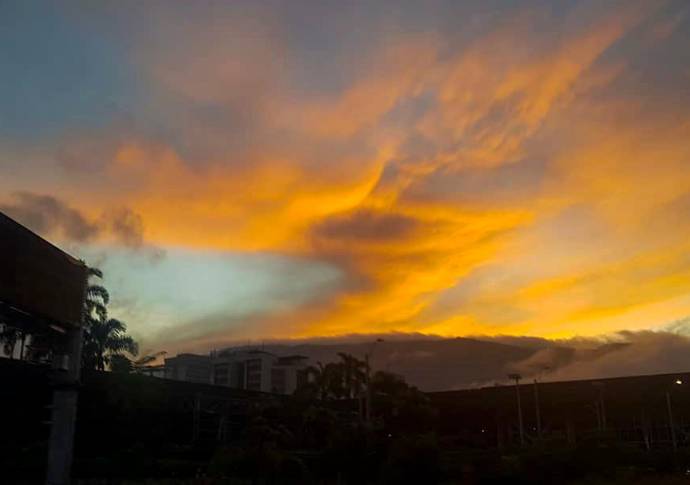 Este amanecer es el presagio de un día soleado en todo el área metropolitana. Foto: Juan Antonio Sánchez