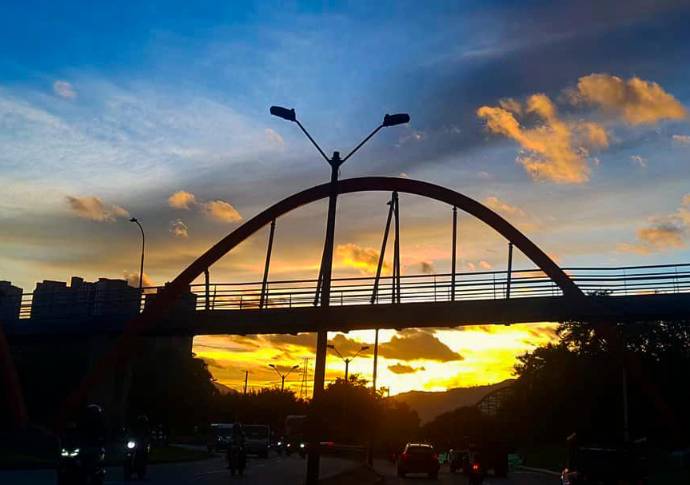 Esta madrugada se registró un bello espectáculo lleno de color en el firmamento con la salida del sol. Foto: Juan Antonio Sánchez