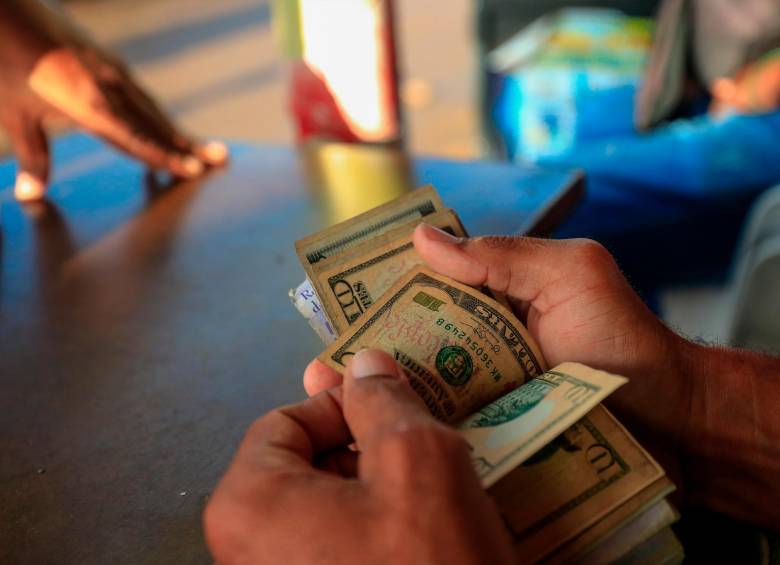 El dólar se cotizó este martes 10 de enero muy cerca de los 4.800 pesos. FOTO: Camilo Suárez
