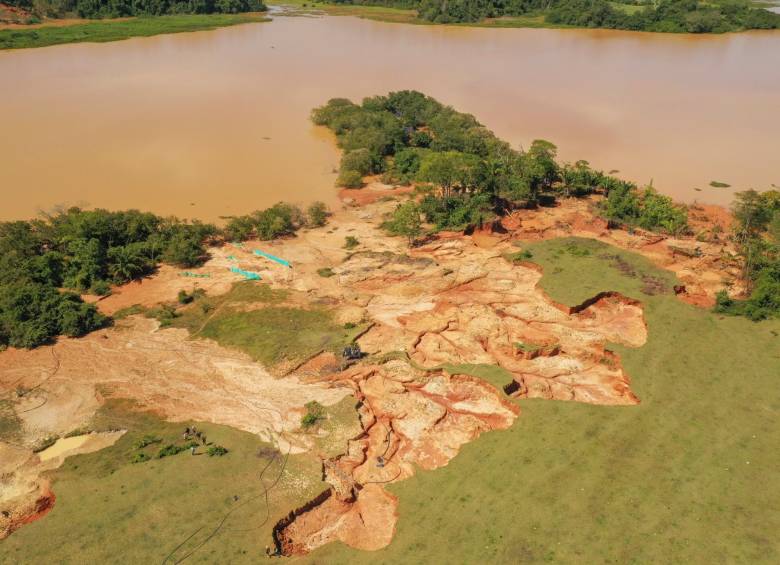 La sedimentación y vertimientos por la minería han transformado el paisaje de la ciénaga. FOTOS MANUEL SAlDADRRIAGA