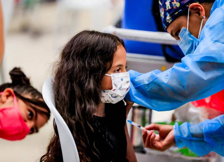 En Colombia, todas las niñas y jóvenes que tienen entre 9 y 17 años de edad pueden recibir la vacuna contra el Virus de Papiloma Humano de forma gratuita. Por ahora son dos dosis. FOTO Jaime Pérez