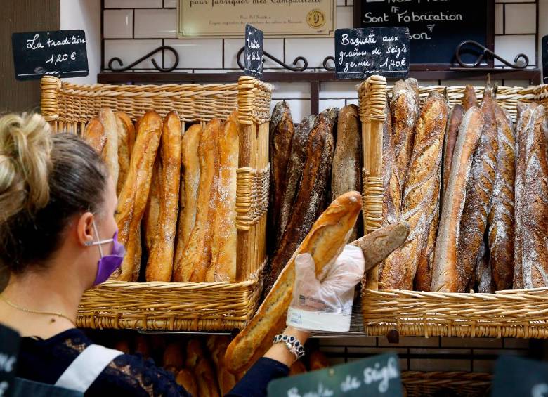 Según la Unesco, cada año se venden unos 6.000 millones de “baguettes” o pan francés, lo que significa que unos 12 millones de consumidores la piden en las panaderías cada día. FOTO: GETTY