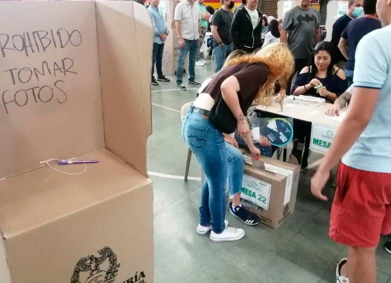 La jornada electoral avanzan en completa normalidad en este puesto de votación. FOTO: MANUEL SALDARRIAGA