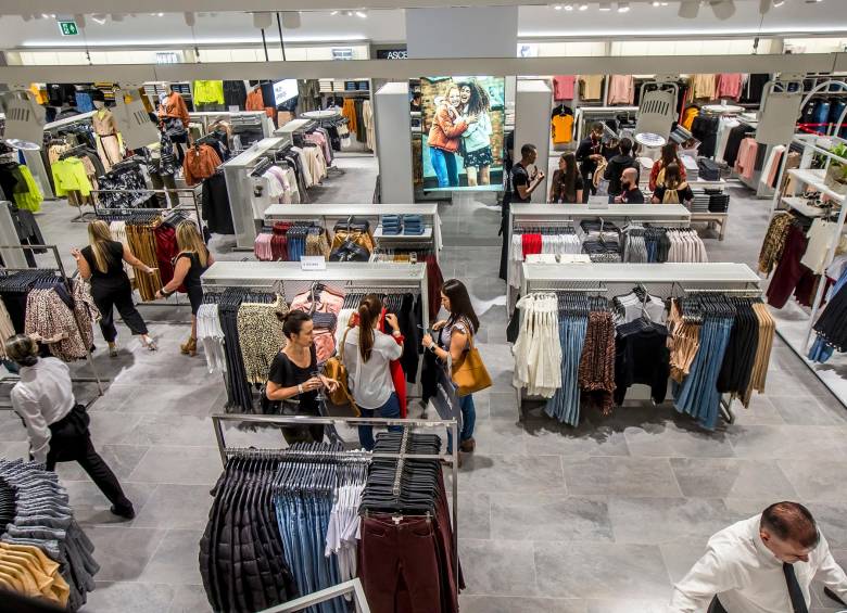 Las prendas que quedaron cobijadas con el arancel son, entre otras, trajes, overoles, abrigos, chaquetas, pantalones, vestidos, faldas, faldas pantalón, ropa para bebés y camisas, cuyo material sea de lana, algodón o fibras sintéticas. Foto: Juan Antonio Sánchez 
