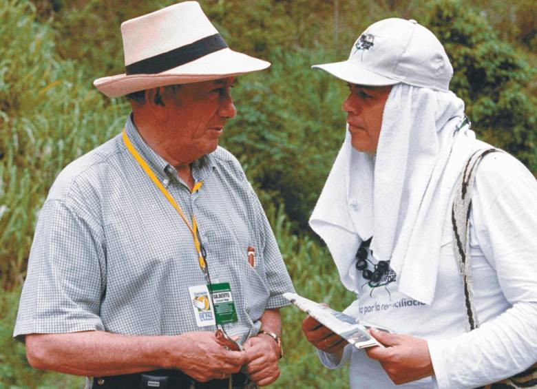 Guillermo Gaviria y Gilberto Echeverri en la marcha de la No Violencia en 2002. FOTO: JAIME PÉREZ