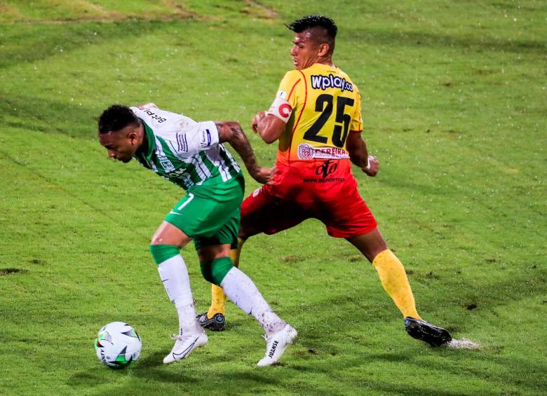 Jarlan Barrera y Jhonny Vásquez, ambos inicialistas en sus equipos. FOTO JAIME PÉREZ