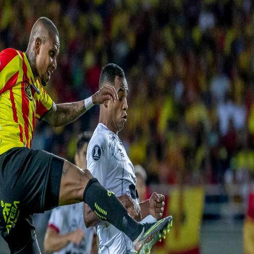 Arley Rodríguez y Kevin Aledessami delanteros del Deportivo Pereira. FOTO TOMADA @DeporPereiraFC