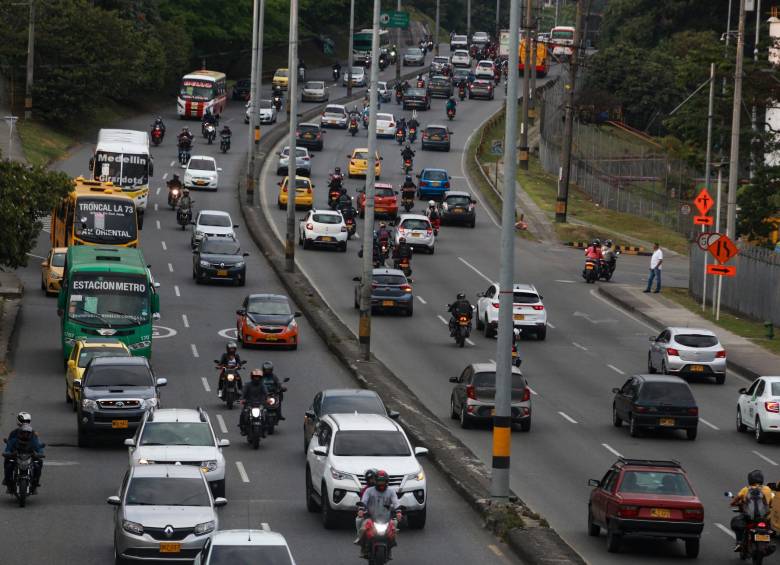 Infringir la medida de pico y placa puede acarrear multas de hasta $523.000, advirtieron las autoridades. FOTO: MANUEL SALDARRIAGA QUINTERO
