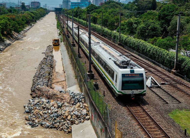 Este punto está entre Poblado y Aguacatala, cerca a la 4 Sur. La maquinaria entra por el costado opuesto. Foto: Camilo Suárez. 