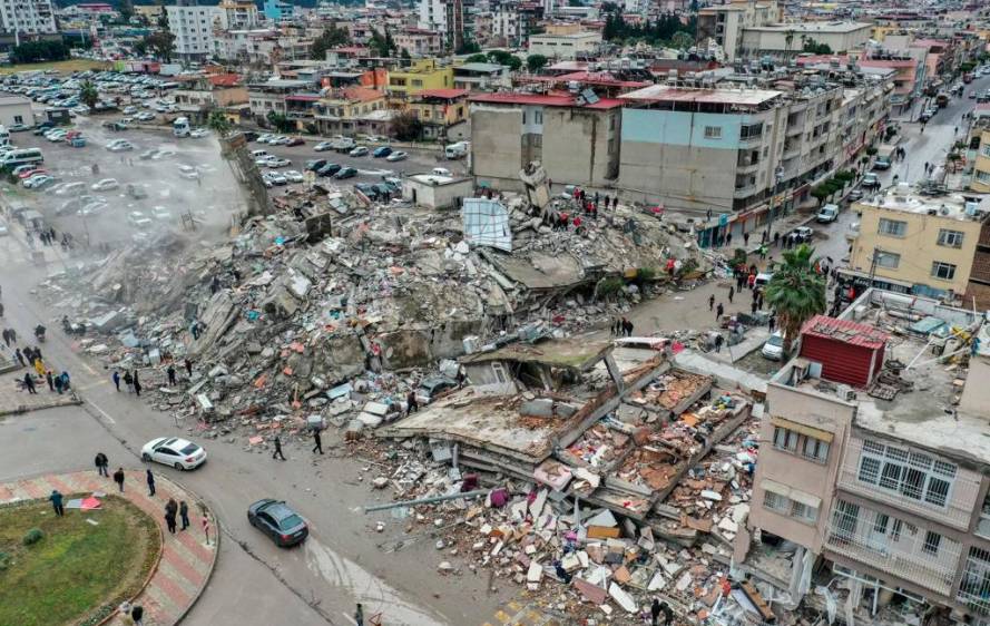  El terremoto también derribó más de 3.200 edificios en ambos países. Foto: Getty