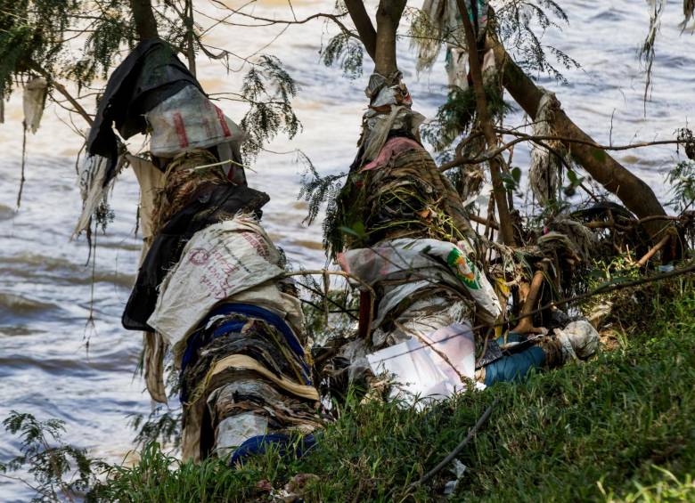 En 80 años desde que fue canalizado, el río Medellín solo recibió una intervención integral. La contaminación agrava la situación, pero las causas de fondo están en la mala planificación urbana. Hoy la ciudad enfrenta las consecuencias. FOTOS julio herrera y esneyder gutiérrez