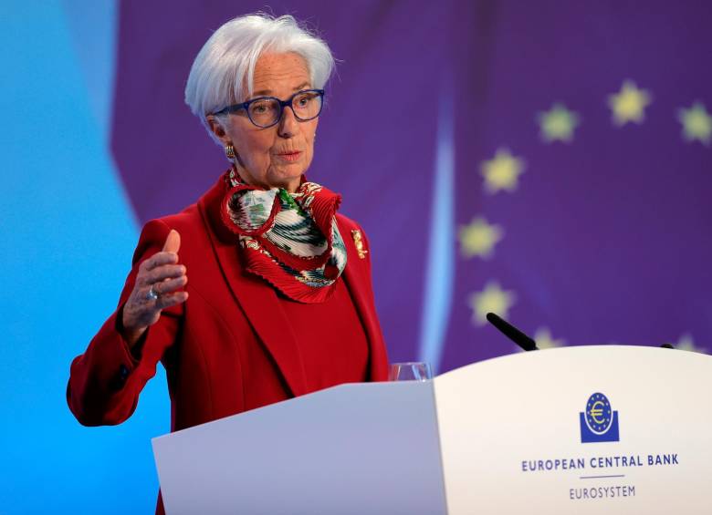 Christine Lagarde, presidenta del Banco Central Europeo, explicó que el aumento de tasas va a depender, en gran parte, del desempeño del sistema financiero en esta crisis. FOTO: EFE