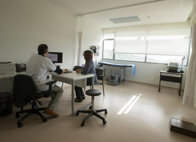 Hay grandes desarrollos de consultorios, centros de imágenes diagnósticas, laboratorios, quirófanos y salas de cirugía que permiten una gran capacidad para tender sin déficit de atención. FOTO Archvio