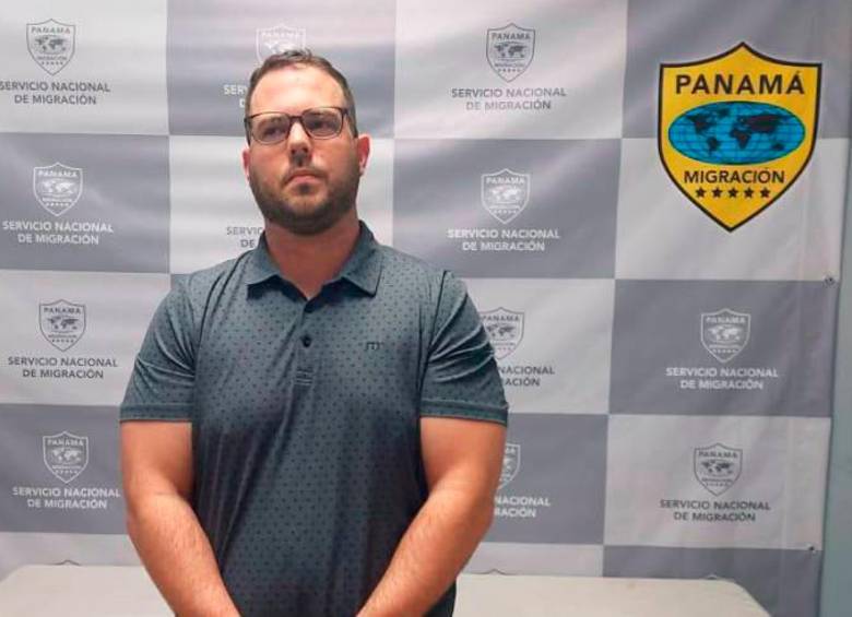 John Nelson Poulos fue capturado este martes en el aeropuerto Internacional de Internacional de Tocumen de Ciudad de Panamá. FOTO: CORTESÍA MIGRACIÓN PANAMÁ