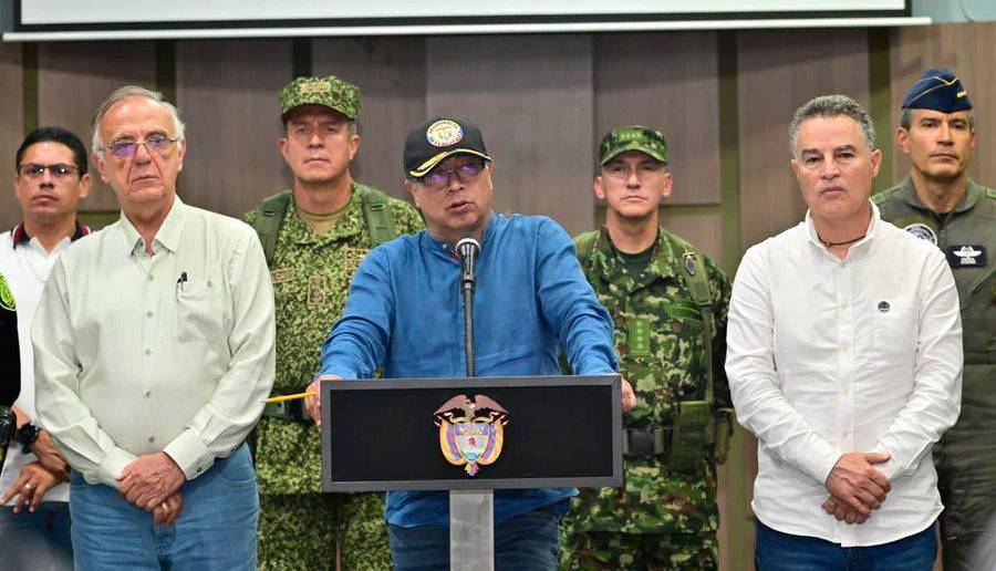 El consejo de seguridad entre el Gobierno nacional, los gobernadores de Antioquia y Córdoba, y las Fuerzas Militares, se llevó a cabo en Montelíbano. FOTO: CORTESÍA PRESIDENCIA