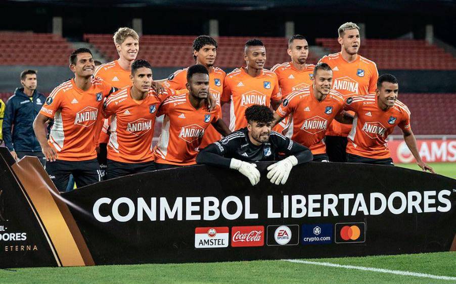 Este es el uniforme con el que Millonarios hizo su debut en la Libertadores. FOTO @MillosFCoficial