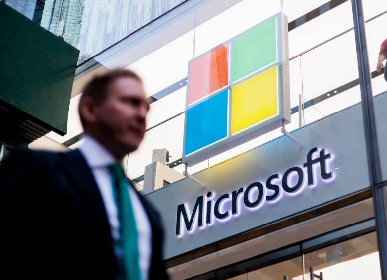 Los servicios de Microsoft están caídos por lo que miles de sus usuarios no han podido trabajar con normalidad. Foto: Efe.