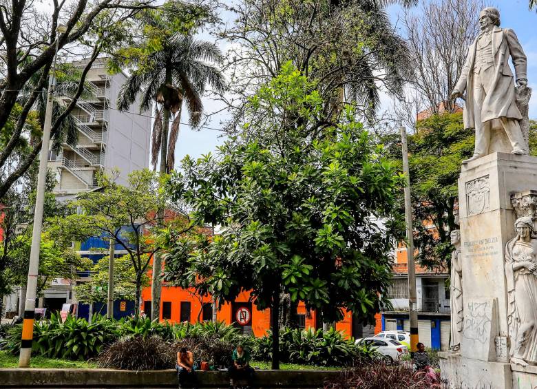 La estatua está en medio de una zona muy deteriorada socialmente de la ciudad. Foto: Jaime Pérez. 