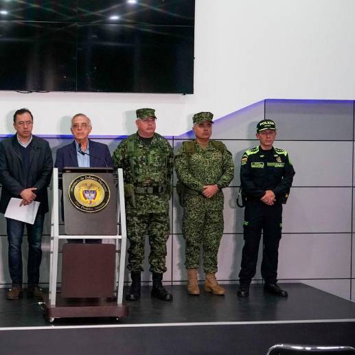 La cúpula militar, encabezada por el ministro de Defensa, Iván Velásquez, denunció que el Clan del Golfo está tras los hechos terroristas de las últimas horas en el Bajo Cauca. FOTO CORTESÍA