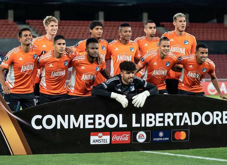 Este es el uniforme con el que Millonarios hizo su debut en la Libertadores. FOTO @MillosFCoficial