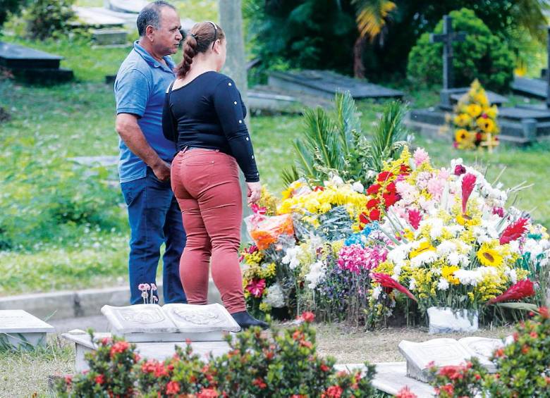 Los fanáticos de Gómez le llevan todos los días desde paquetes de flores hasta grandes ramos. FOTO<b><span class=mln_uppercase_mln> Manuel Saldarriaga</span></b>