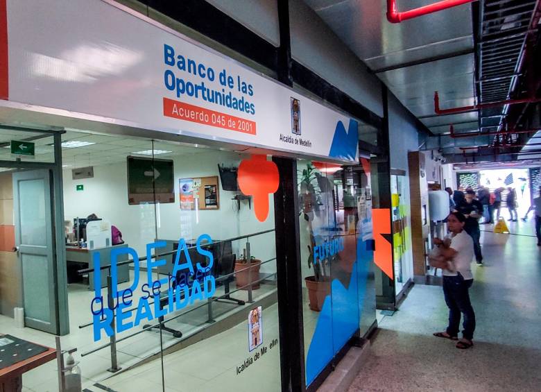 El Banco de los Pobres queda en el sótano de La Alpujarra. Ofrece seis líneas de crédito que cubren necesidades muy focalizadas de los estratos socioeconómicos más bajos de la ciudad. FOTO camilo suárez