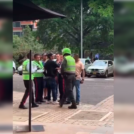 Personal de seguridad de la universidad retuvo a la persona mientras llegaban las autoridades. FOTO: Cortesía