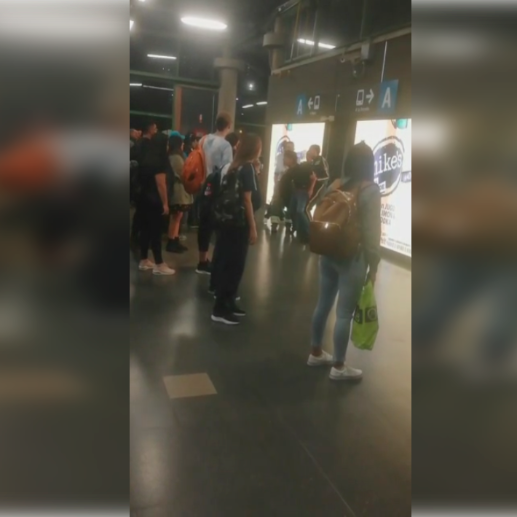 Los hechos ocurrieron en la estación Industriales. Las autoridades aún no se pronuncian. FOTO: CORTESÍA DENUNCIAS ANTIOQUIA