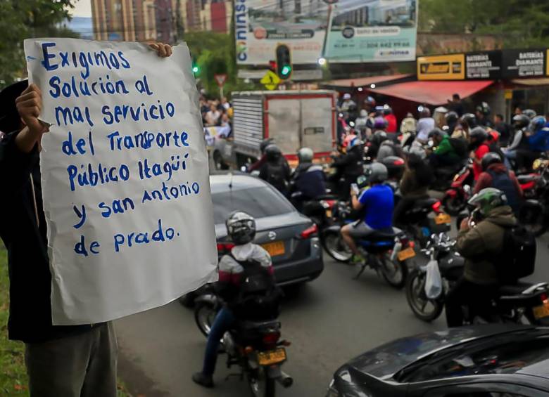 Hasta más de tres horas se demoran los habitantes de San Antonio de Prado para llegar al Centro por culpa de vías malas y fallas en transporte