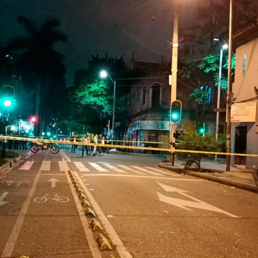 En un taller mecánico del sector Villanueva del centro de Medellín se produjo el altercado que dejó dos personas muertas. FOTO: CORTESÍA