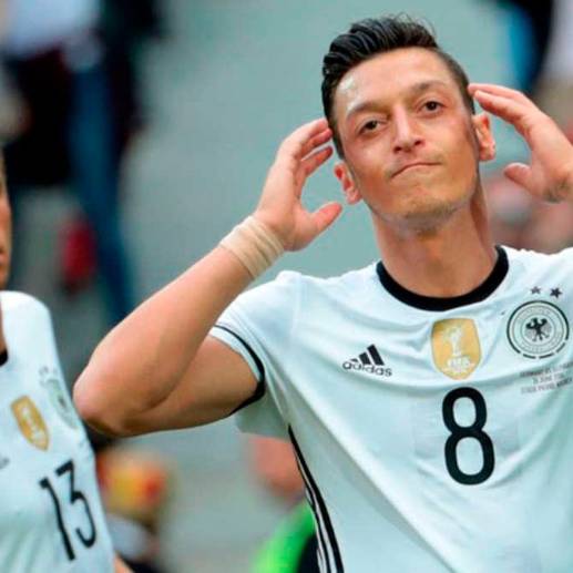 Mesut Ozil, referente de la selección alemana, que dice adiós al fútbol. FOTO EFE