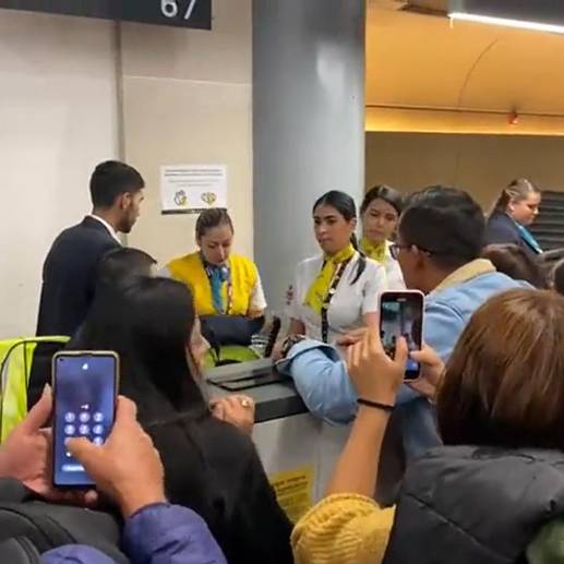 Protestas de usuarios en el Aeropuerto El Dorado - Foto: captura de video