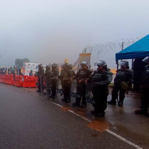 En las vías más afectadas por el paro se dispusieron hombres de la Policía y el Ejército para garantizar la seguridad. FOTO Cortesía