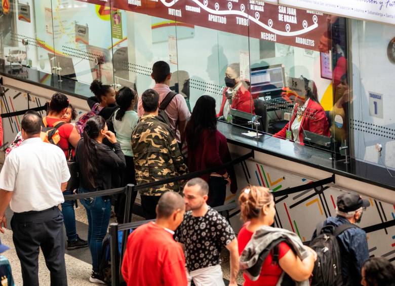 Los costos de los pasajes de los buses se están viendo afectados, entre otros factores, por el alza del dólar, según Utrans. FOTO CAMILO SUÁREZ