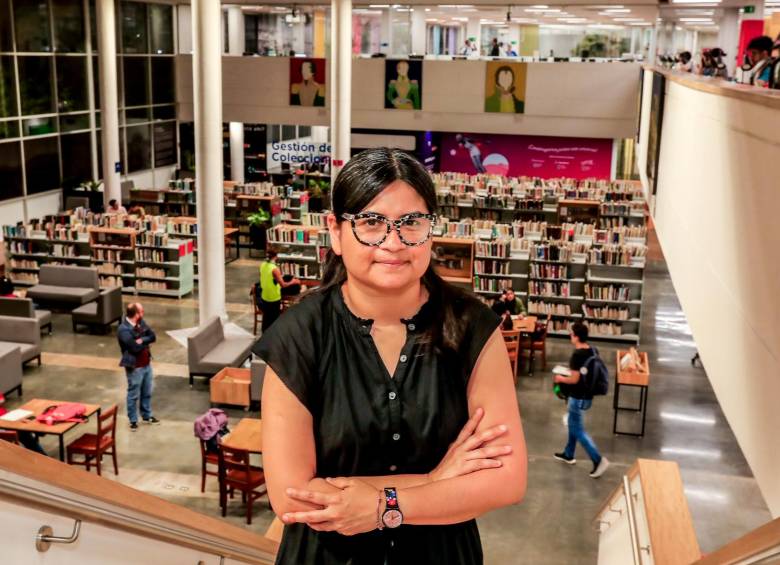 La invitada publicó el Manifiesto poético/político por la investigación de/en la biblioteca pública con la editorial Tragaluz. Foto: Jaime Pérez.