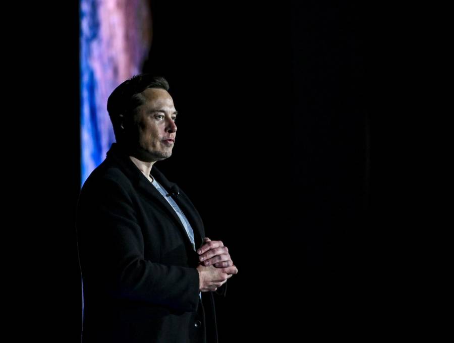 El multimillonario, dueño de Tesla, está haciendo todos los esfuerzos para mantener la red social que obtuvo en octubre del 2022. FOTO: Getty Images