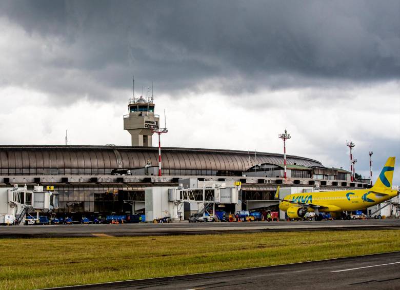 El año pasado, las complejas condiciones financieras de la aerolínea Viva la llevaron a devolver dos aviones. Hoy, la flota de la compañía es de 21 aeronaves con las que atiende más de 40 rutas. FOTOS Juan Antonio Sánchez