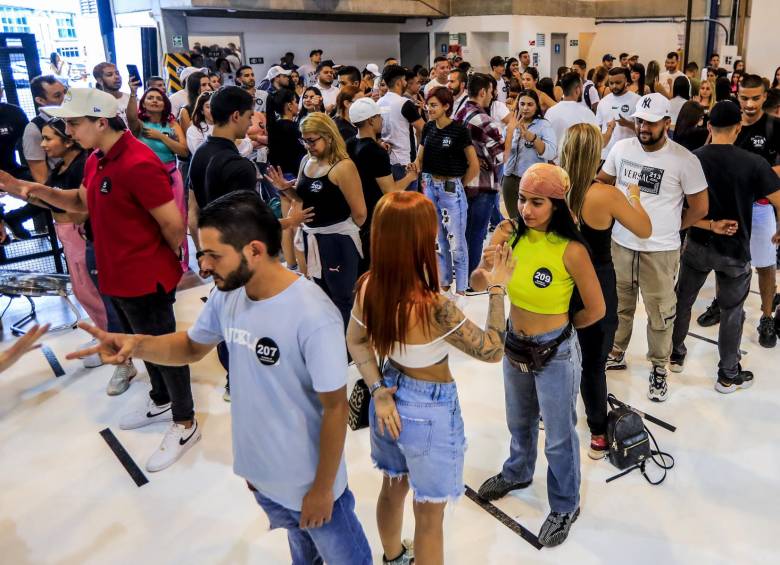  256 Personas participaron a la convocatoria realizada por Camilo Camacho para jugar Piedra, papel o tijera Foto: Jaime Pérez Munévar