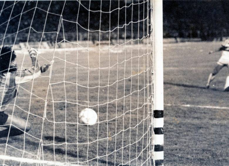 Imagen de la definición de los tiros desde el punto penal. Foto: Humberto Arango Gómez "Jaimar". 