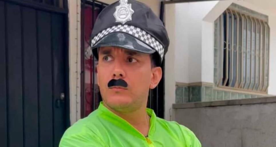 Alejandro Castro Valencia en personificación de “Polinardo La Ley”. FOTO: Captura de vídeo. 