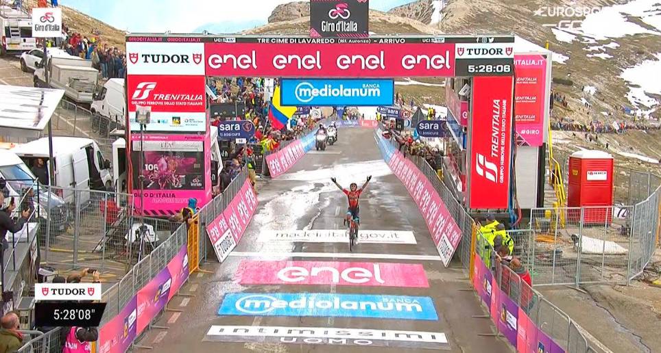 Santiago Buitrago suma su segunda victoria en una etapa del giro tras la conseguida en 2022. FOTO CAPTURA DE PANTALLA EUROSPORT