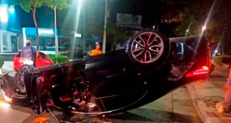 Este es el vehículo abandonado en la escena del accidente, de propiedad de Esteban Manzaneda Merlano. FOTO: CORTESÍA.