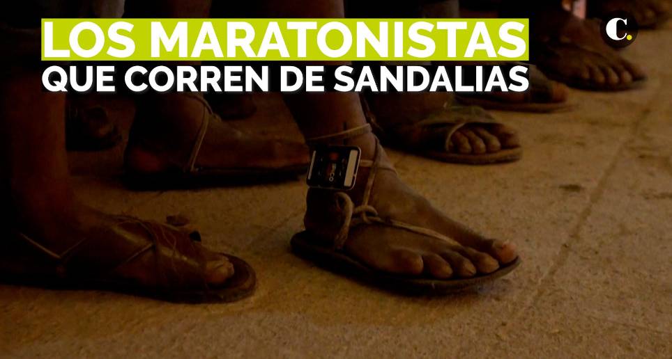 ¿Se imaginan correr una ultramaraton en sandalias? 