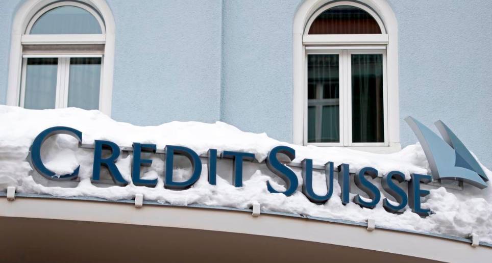 La banca europea vuelve a desplomarse en bolsa, esta vez motivada por las dudas que genera la situación del banco suizo Credit Suisse. Foto: EFE