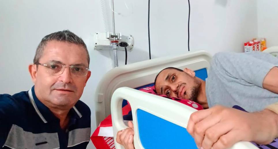 El candidato dijo que se dedicará a cuidar de su hijo. Foto: Twitter. 