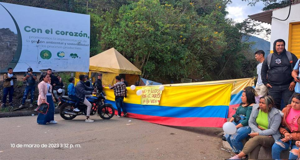 Occidente antioqueño sigue asfixiado por bloqueos en Buriticá y Dabeiba