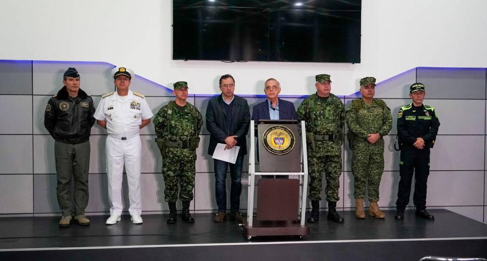 La cúpula militar, encabezada por el ministro de Defensa, Iván Velásquez, denunció que el Clan del Golfo está tras los hechos terroristas de las últimas horas en el Bajo Cauca. FOTO CORTESÍA